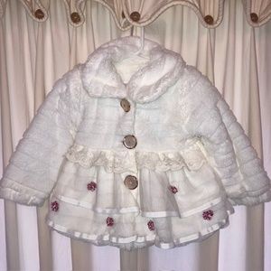 HESD girls fancy faux fur white coat size 6, three large buttons, #7775